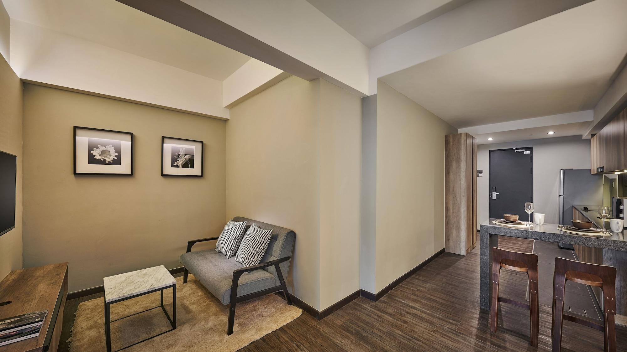 Tropics Eight Suites George Town Exteriér fotografie