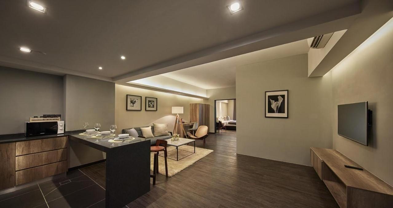 Tropics Eight Suites George Town Exteriér fotografie