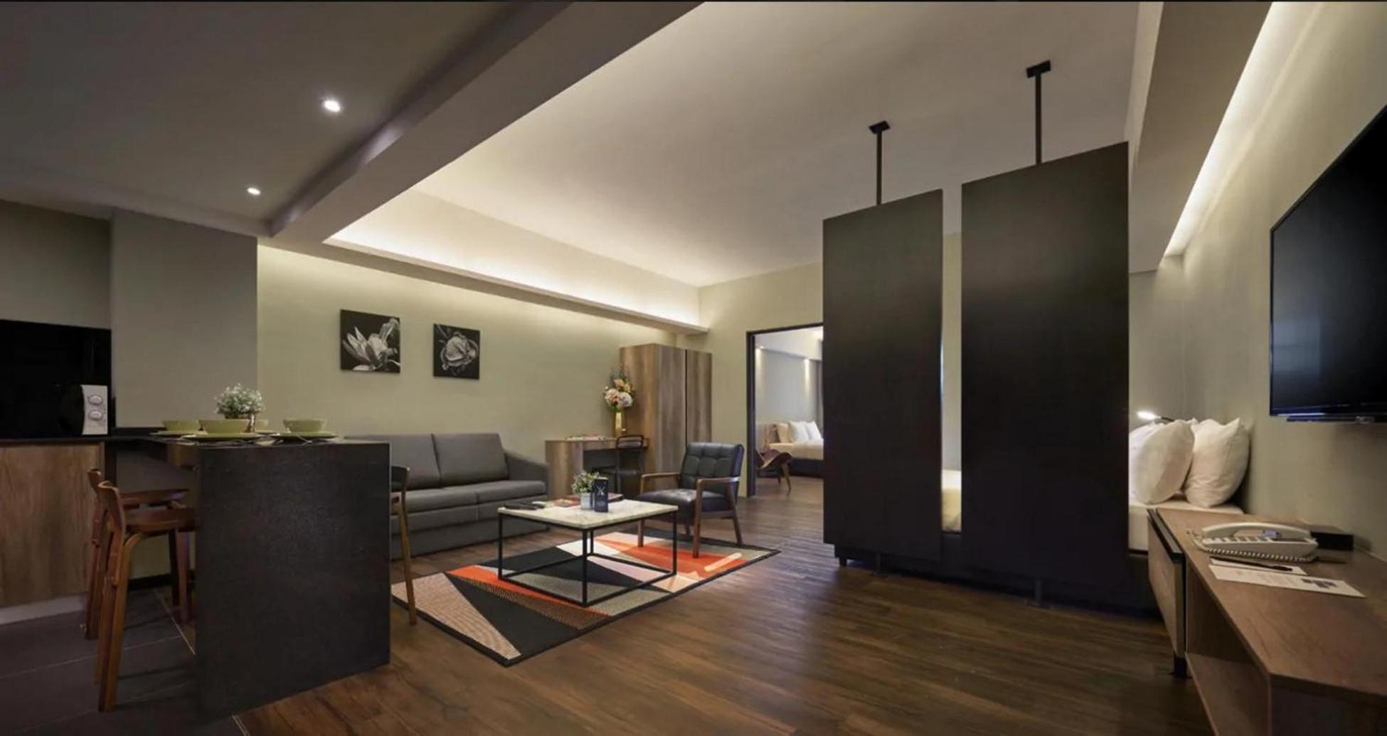Tropics Eight Suites George Town Exteriér fotografie