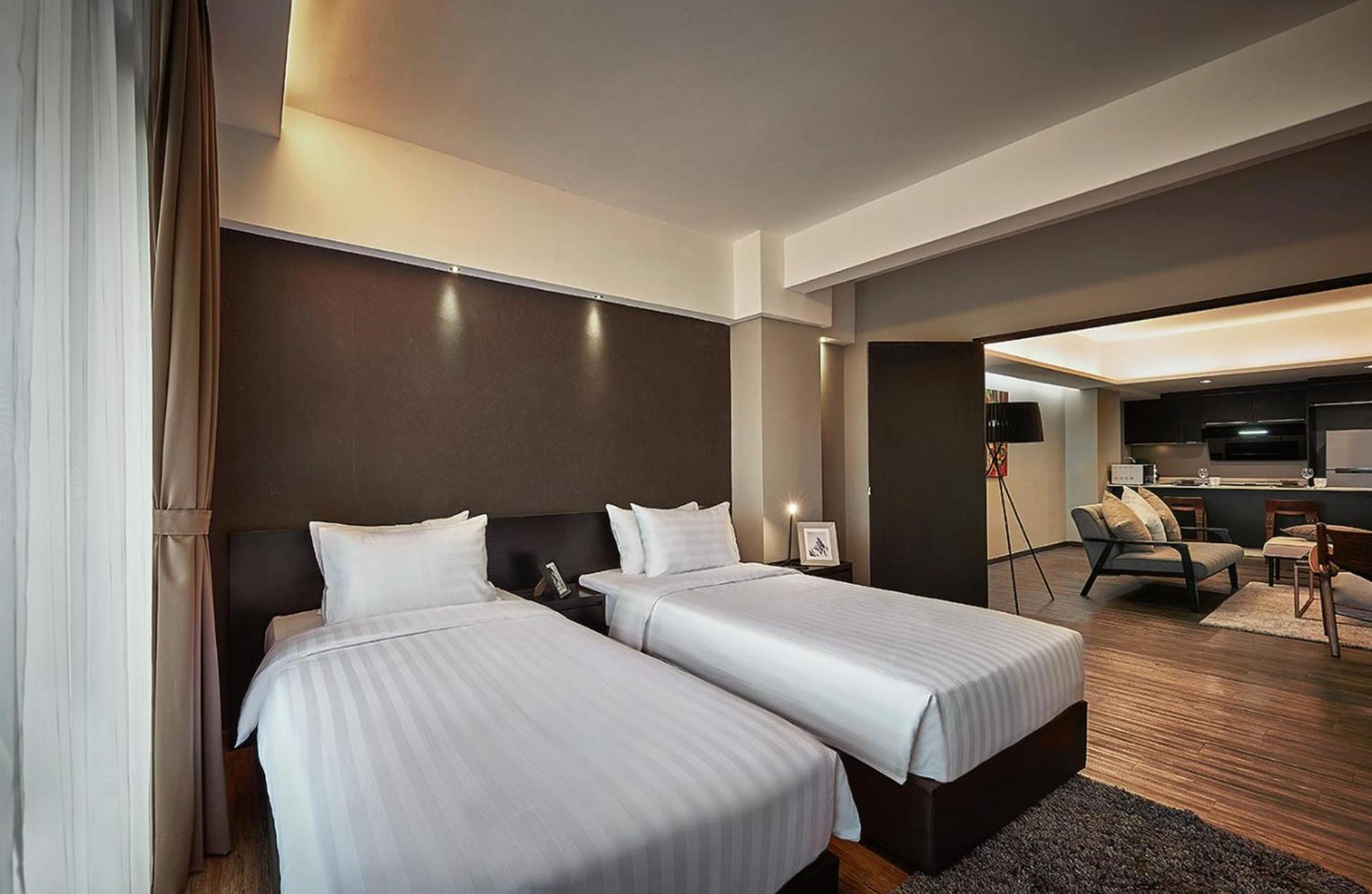 Tropics Eight Suites George Town Exteriér fotografie