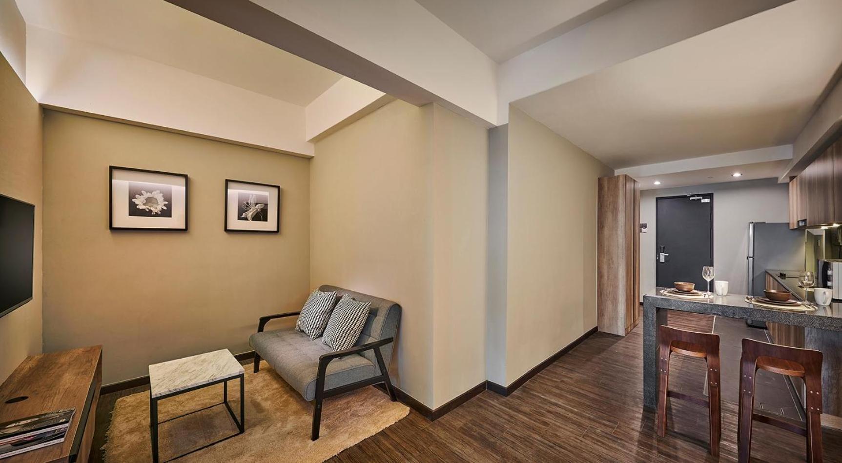Tropics Eight Suites George Town Exteriér fotografie
