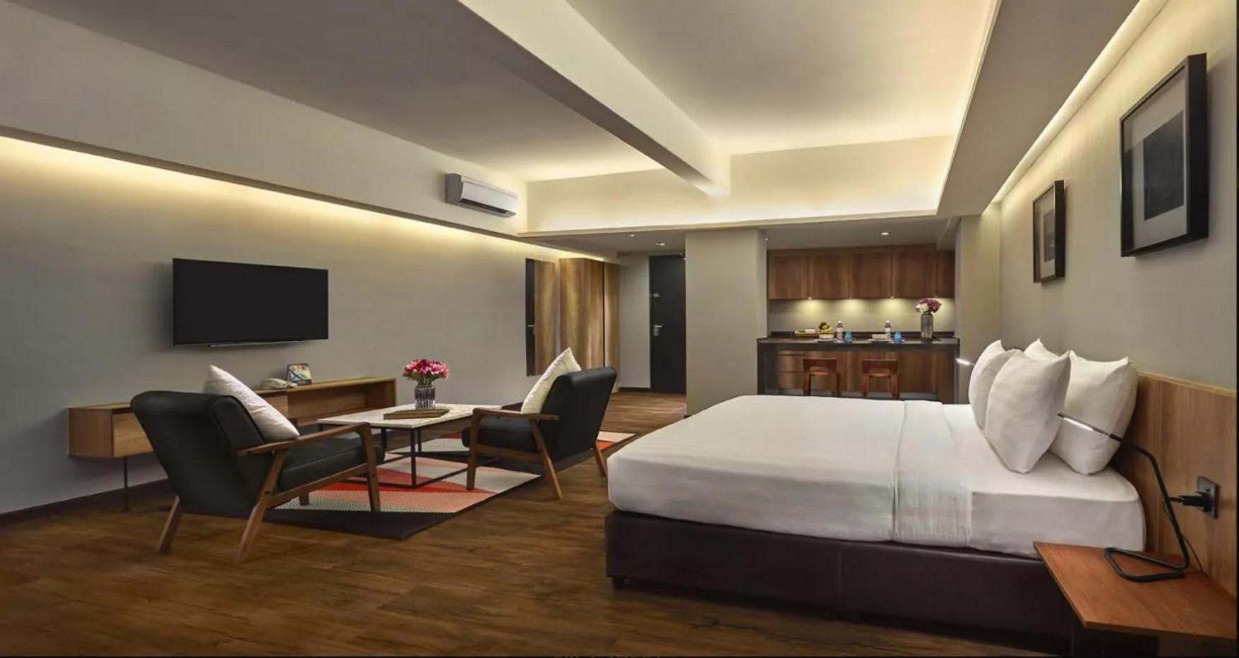 Tropics Eight Suites George Town Exteriér fotografie